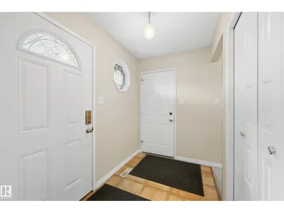 10440 16 Avenue NW photo 4