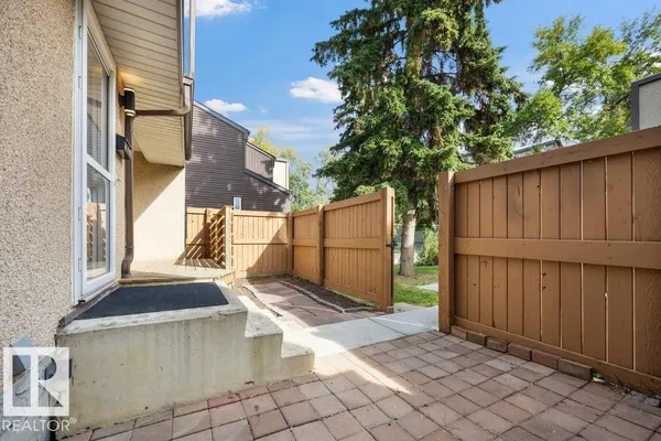 7143 180 ST NW photo 3