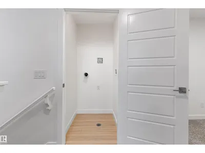 913 19 AV NW photo 18