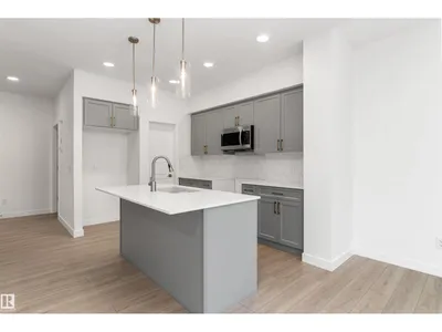 913 19 AV NW photo 5