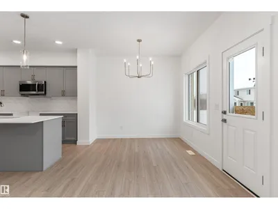 913 19 AV NW photo 13