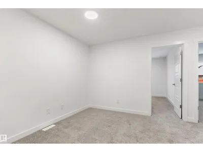 913 19 AV NW photo 26
