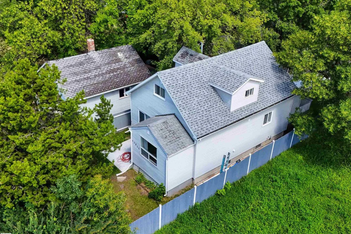11825 80 ST NW exterior