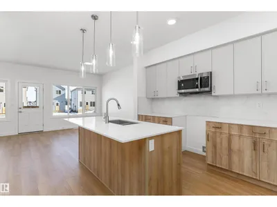1020 14 AV NW photo 8
