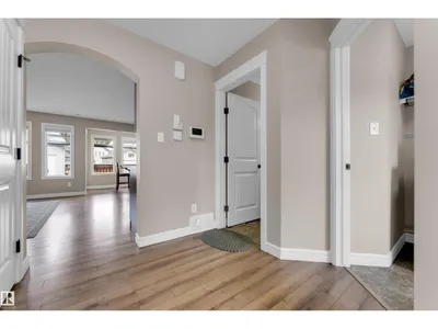 5608 17 AV SW photo 9
