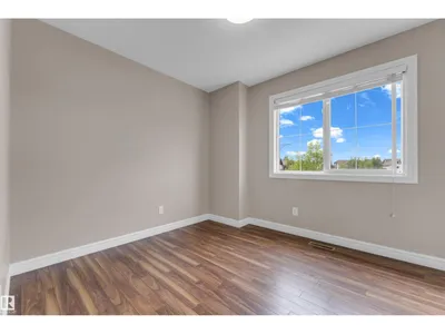 5608 17 AV SW photo 26