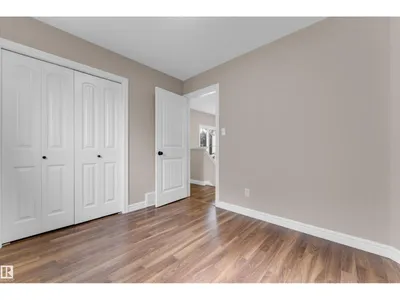5608 17 AV SW photo 25