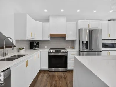 10951 62 AV NW photo 10