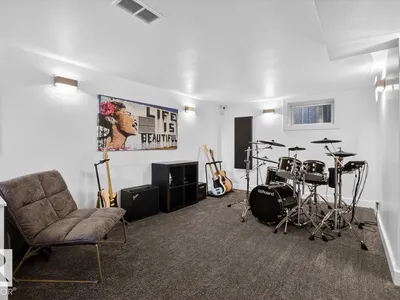 10951 62 AV NW photo 36