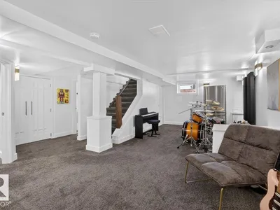 10951 62 AV NW photo 37