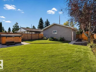 10951 62 AV NW photo 52