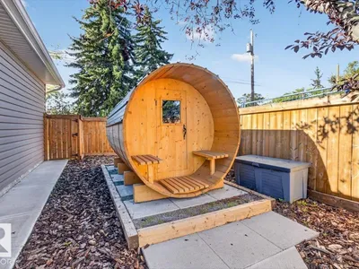 10951 62 AV NW photo 53