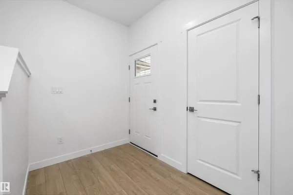 8732 183 AV NW photo 2