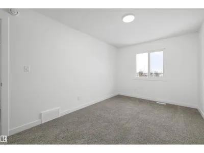 8704 183 AV NW photo 30