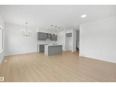 8704 183 AV NW photo 18