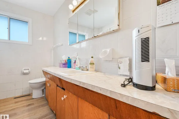 7520 130 AV NW photo 3