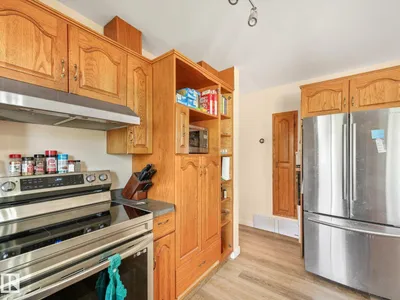 7520 130 AV NW photo 38