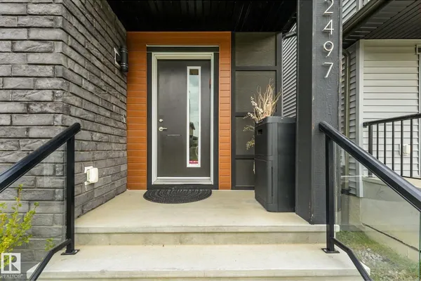 2497 Kelly CI SW photo 2