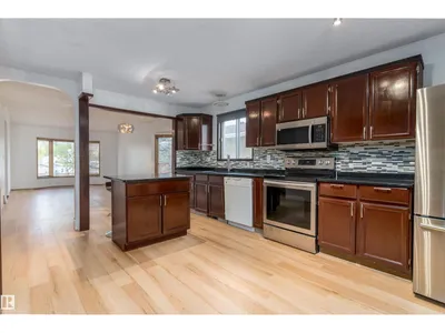 18739 72 AV NW photo 8