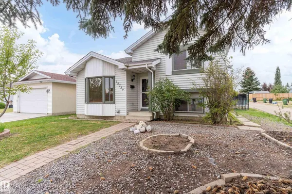 18739 72 AV NW photo 2