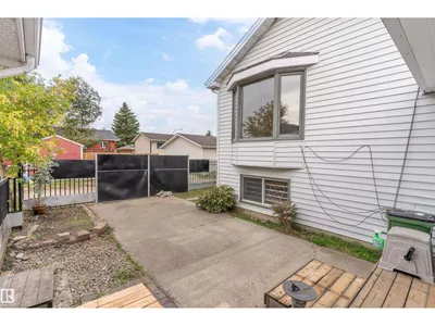 18739 72 AV NW photo 36