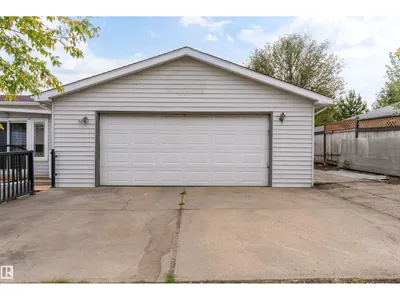 18739 72 AV NW photo 37
