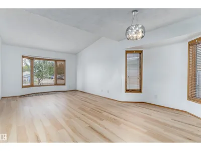 18739 72 AV NW photo 6