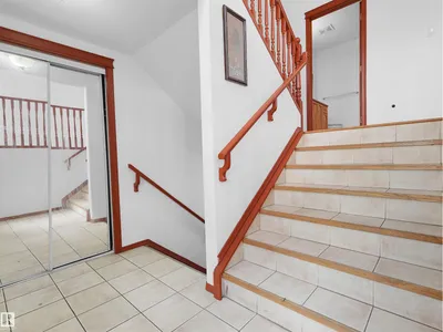2832 36B AV NW photo 15
