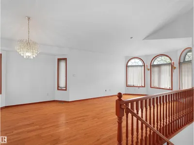 2832 36B AV NW photo 17