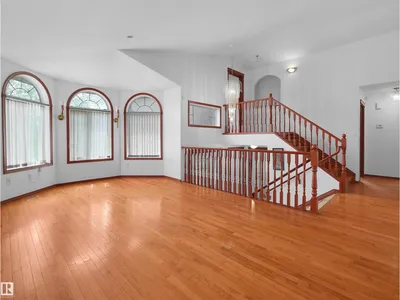 2832 36B AV NW photo 18