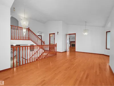 2832 36B AV NW photo 19