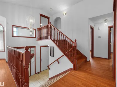2832 36B AV NW photo 21