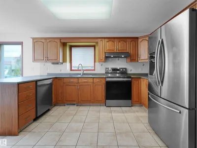 2832 36B AV NW photo 25