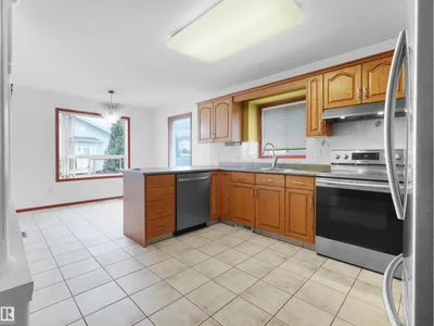 2832 36B AV NW photo 26