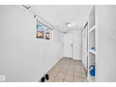 3924 26A AV NW photo 37