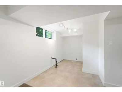 8212 148 ST NW NW photo 38