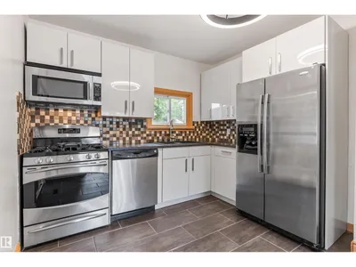 11230 75 AV NW photo 10