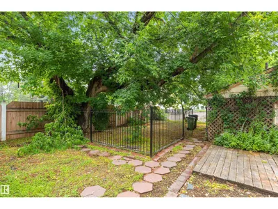 11230 75 AV NW photo 42