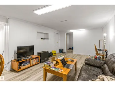 11230 75 AV NW photo 28