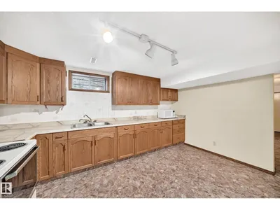12424 46 ST NW NW photo 32