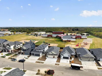 209 HAMPSHIRE PT photo 55