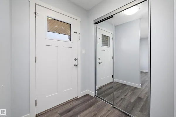 2611 14 AV NW photo 3