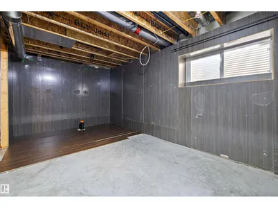 2611 14 AV NW photo 36