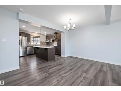 2611 14 AV NW photo 7