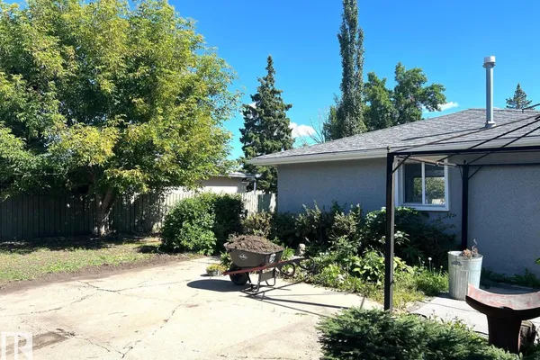 15003 81 ST NW photo 3