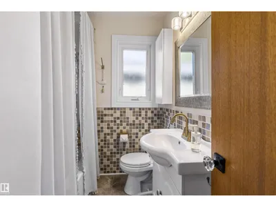 9715 71 AV NW photo 18