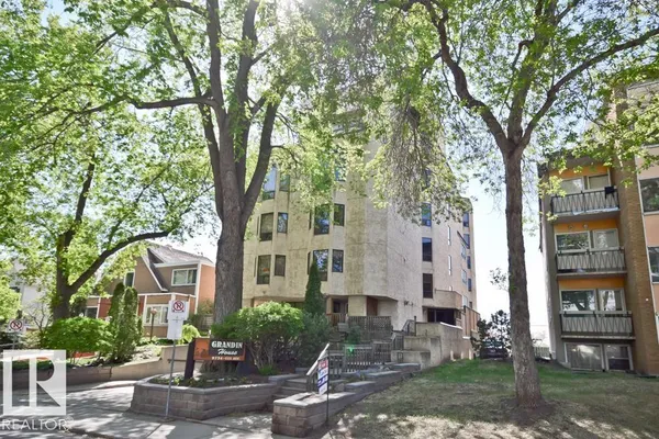 #7 9734 111 ST NW photo 2