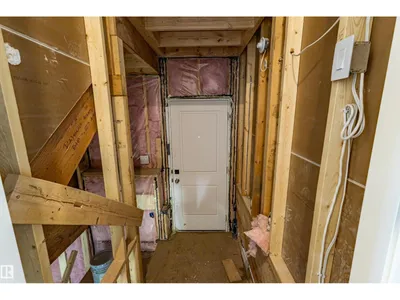 8418 223 A ST NW photo 37