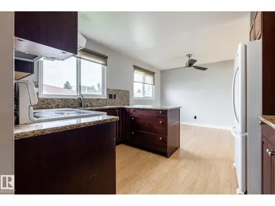 8836 150 AV NW photo 10