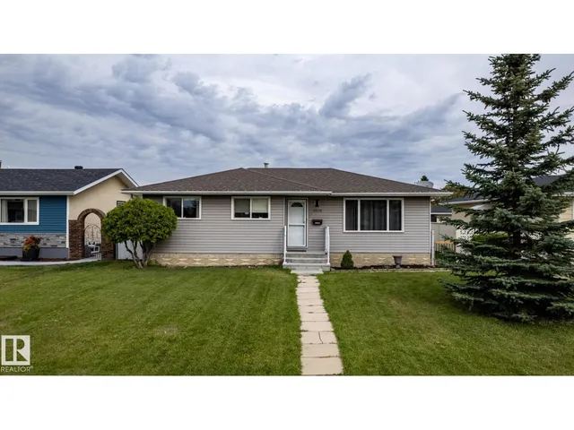 8836 150 AV NW, Edmonton